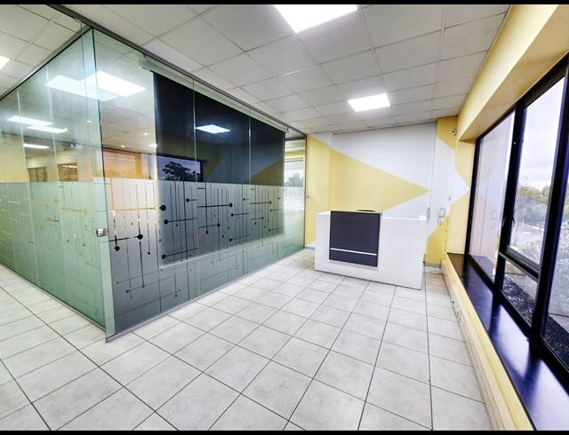 750M² OFFICE TO LET IN MIDRIDGE PARK